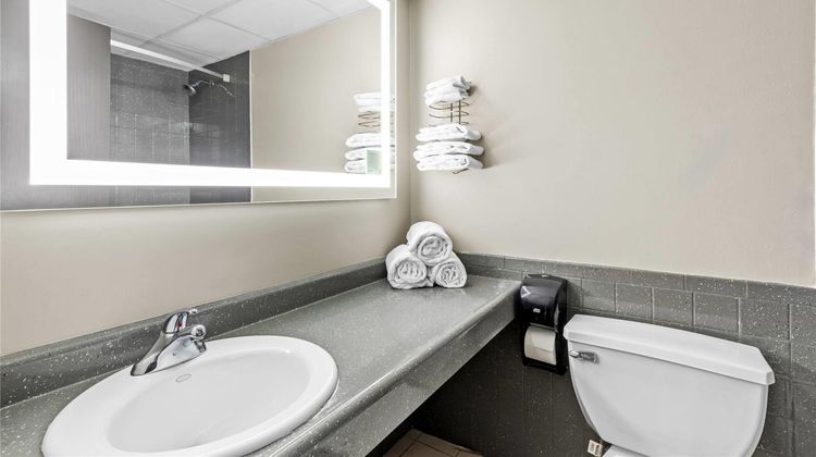 Days Inn Liberty Room