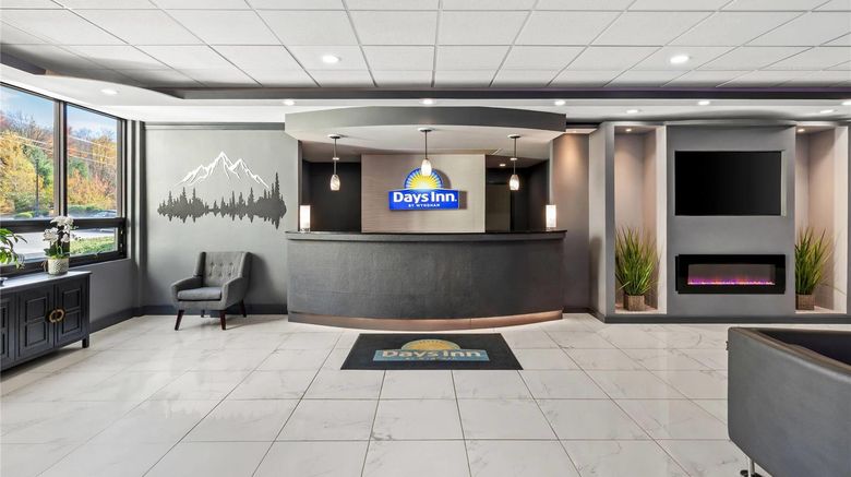 <b>Days Inn Liberty Lobby</b>. Images powered by <a href="https://iceportal.shijigroup.com/" title="IcePortal" target="_blank">IcePortal</a>.