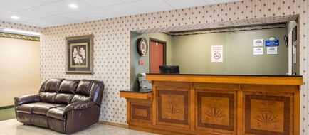 Days Inn Sullivan Lobby