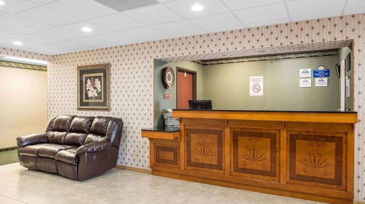 Days Inn Sullivan Lobby