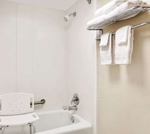 Days Inn by Wyndham Fort Walton Beach Room