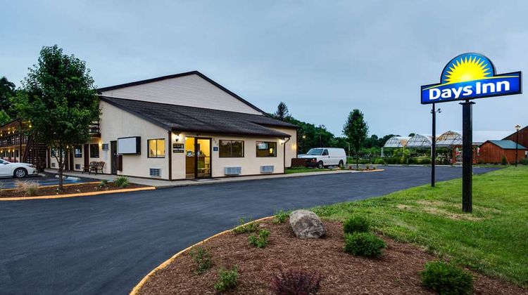 Days Inn Athens OH Exterior