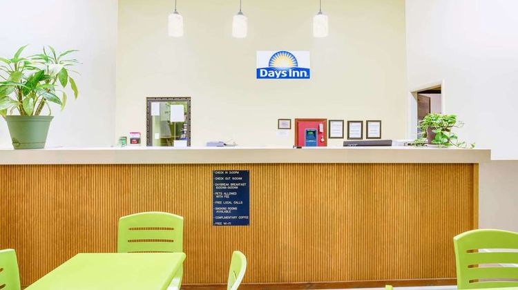 Days Inn Athens OH Lobby
