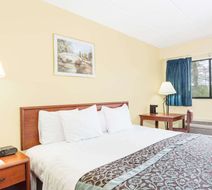 Days Inn Athens OH Room