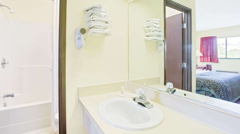 <b>Days Inn Athens OH Room</b>. Images powered by <a href="https://iceportal.shijigroup.com/" title="IcePortal" target="_blank">IcePortal</a>.