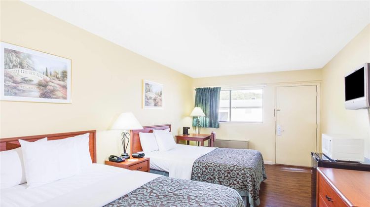 Days Inn Athens OH Room