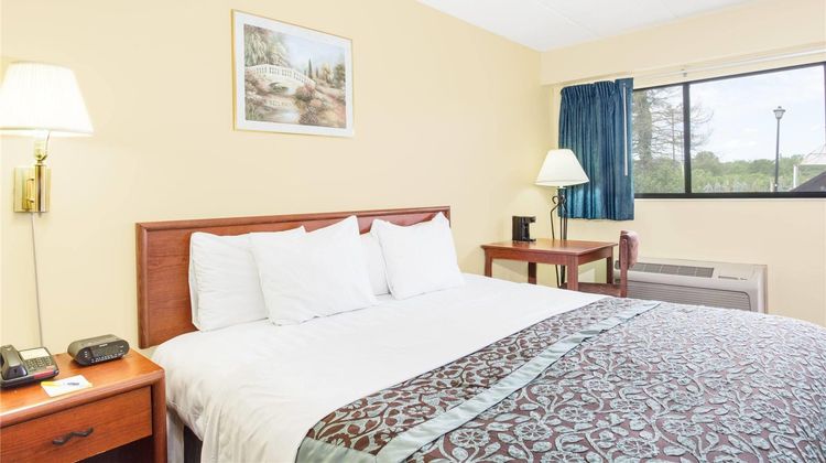 Days Inn Athens OH Room