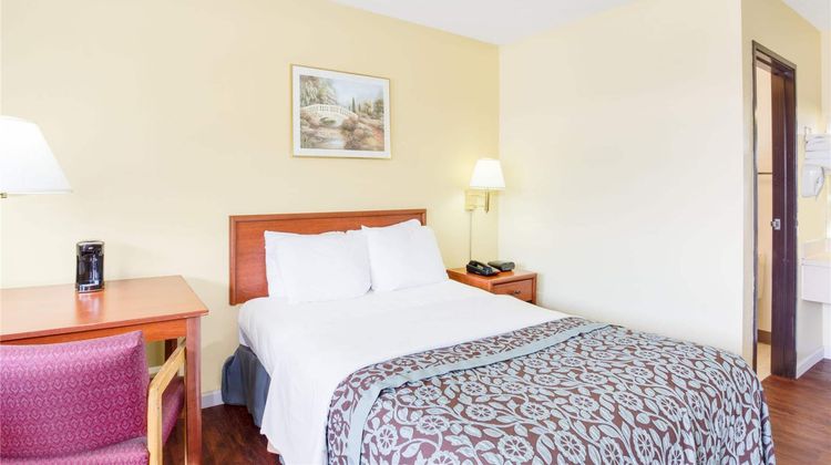 Days Inn Athens OH Room