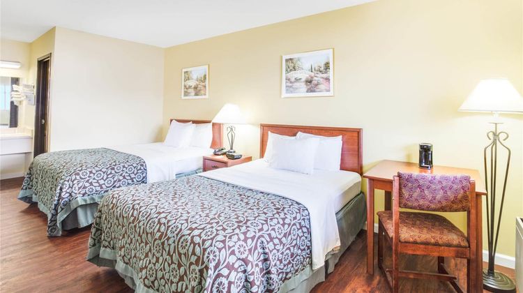Days Inn Athens OH Room