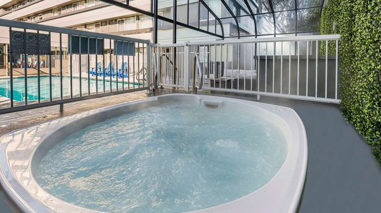 Days Inn Victoria on the Harbour Pool