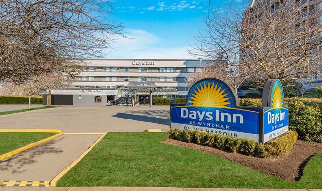 Days Inn Victoria on the Harbour Exterior