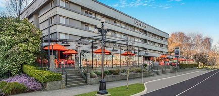Days Inn Victoria on the Harbour Exterior