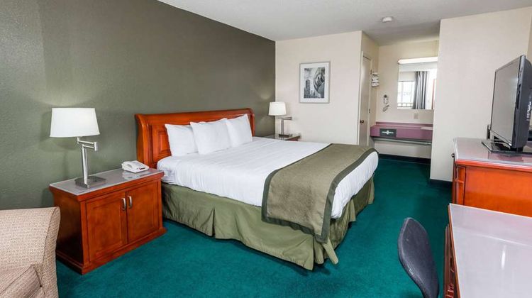 Days Inn - Hannibal Room
