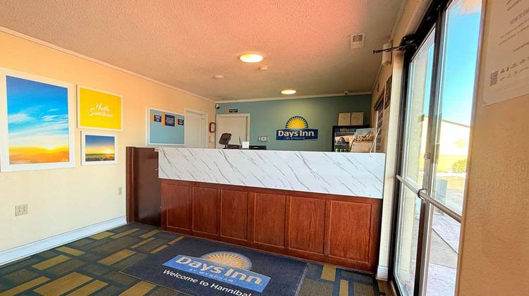 Days Inn - Hannibal Lobby