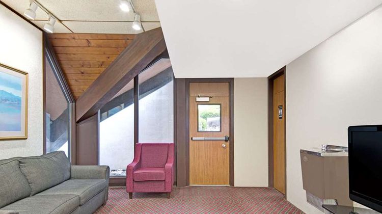 Days Inn Washington Lobby