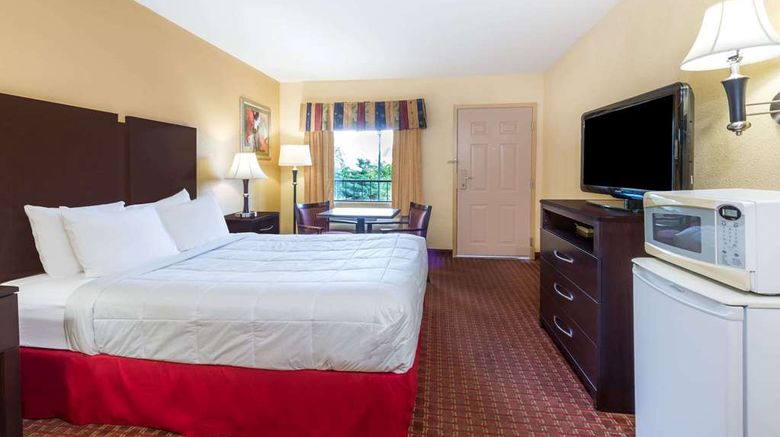 <b>Days Inn Lexington Southeast Room</b>. Images powered by <a href="https://iceportal.shijigroup.com/" title="IcePortal" target="_blank">IcePortal</a>.