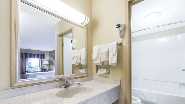 <b>Days Inn Lexington Southeast Room</b>. Images powered by <a href="https://iceportal.shijigroup.com/" title="IcePortal" target="_blank">IcePortal</a>.