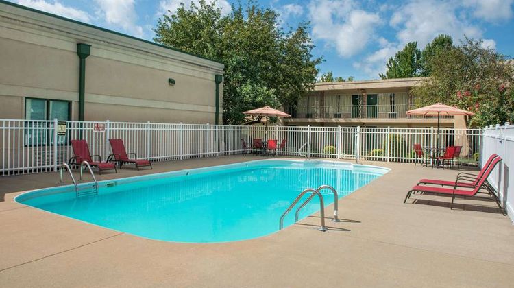 Days Inn Paducah Pool