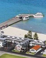 Days Inn by Wyndham Mackinaw City - Lakeview