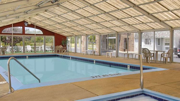 Days Inn by Wyndham Mackinaw City - Lakeview Pool