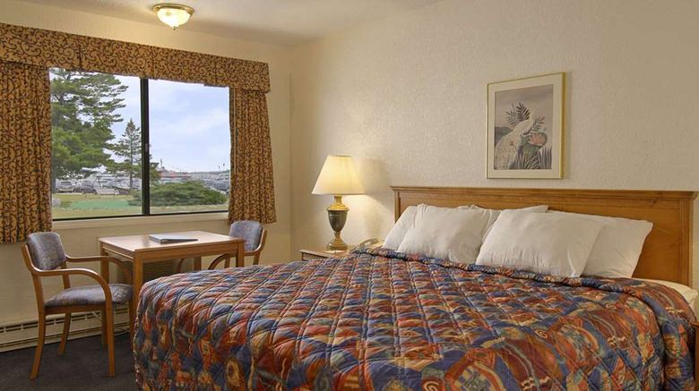 <b>Days Inn by Wyndham Mackinaw City - Lakeview Room</b>. Images powered by <a href="https://iceportal.shijigroup.com/" title="IcePortal" target="_blank">IcePortal</a>.