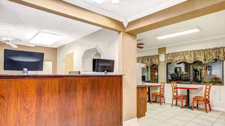 Days Inn Chesapeake Lobby