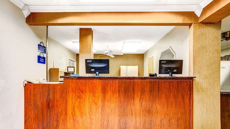 <b>Days Inn Chesapeake Lobby</b>. Images powered by <a href="https://iceportal.shijigroup.com/" title="IcePortal" target="_blank">IcePortal</a>.