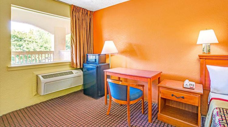 Days Inn Chesapeake Room