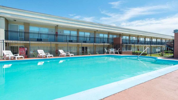 Days Inn Frankfort Pool