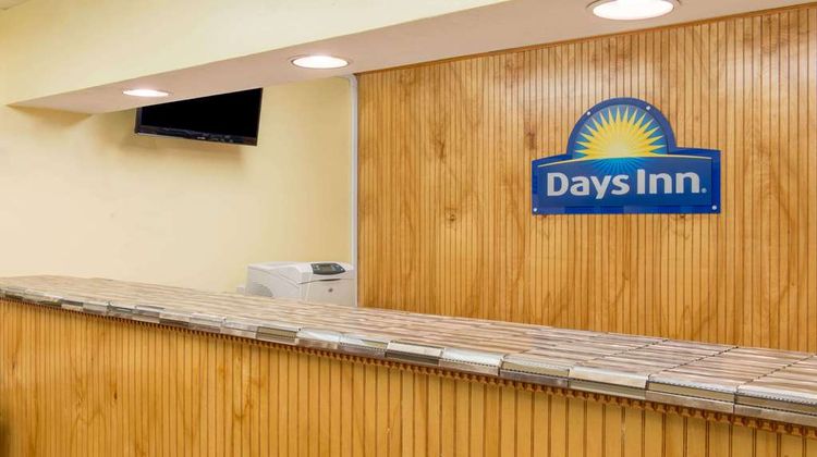 Days Inn & Suites Dayton North Lobby