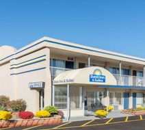 Days Inn & Suites Dayton North Exterior