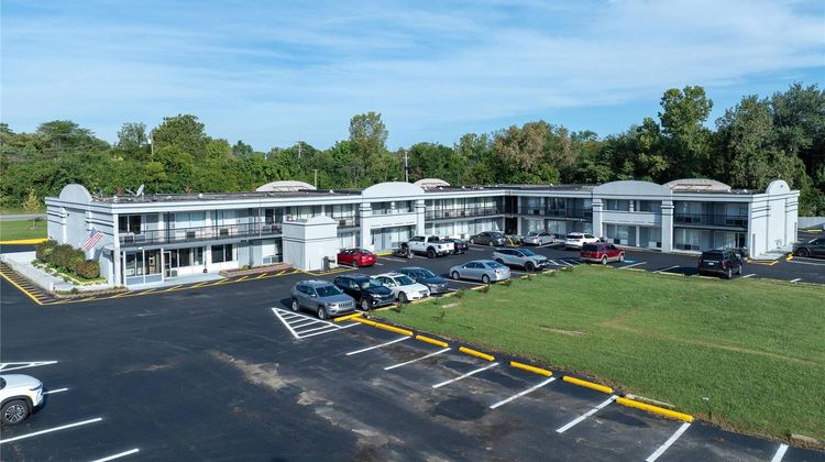 Days Inn & Suites Dayton North Exterior