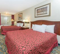Days Inn & Suites Dayton North Room