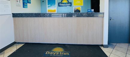 Days Inn & Suites Dayton North Lobby