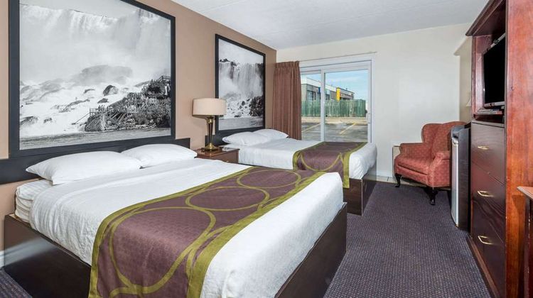 Super 8 Cambridge/Kitchener/WaterlooArea Room