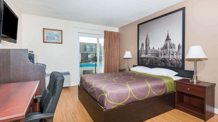 Super 8 Cambridge/Kitchener/WaterlooArea Room