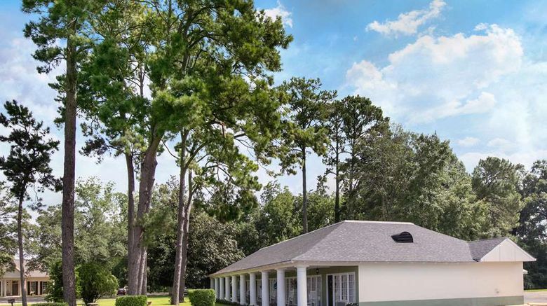 <b>Days Inn Natchez Exterior</b>. Images powered by <a href="https://iceportal.shijigroup.com/" title="IcePortal" target="_blank">IcePortal</a>.