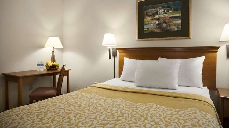 Days Inn Alexandria Room
