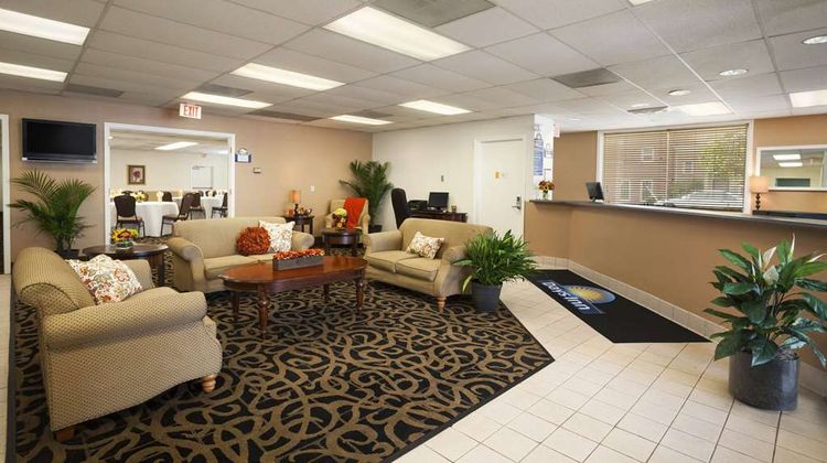Days Inn Alexandria Lobby