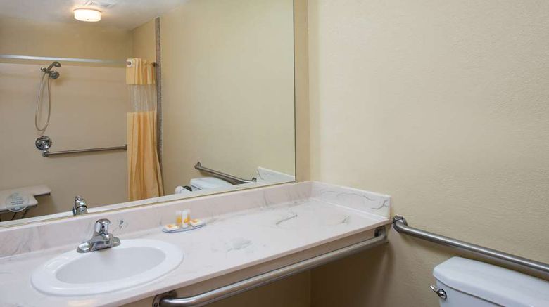 <b>Days Inn Pinole Berkeley Room</b>. Images powered by <a href="https://iceportal.shijigroup.com/" title="IcePortal" target="_blank">IcePortal</a>.