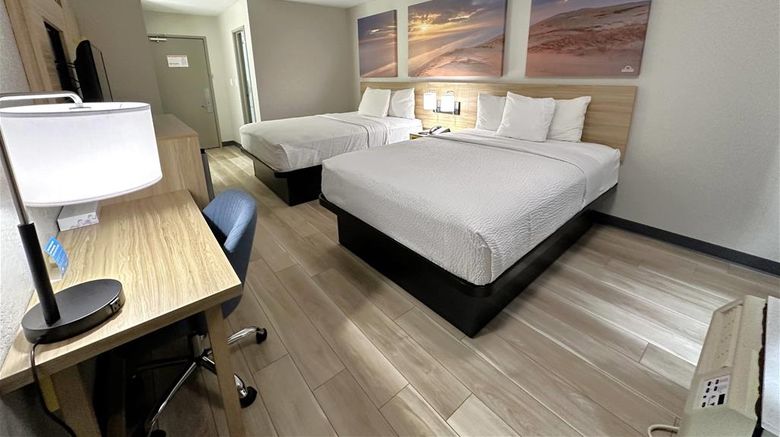 <b>Days Inn Holland Room</b>. Images powered by <a href="https://iceportal.shijigroup.com/" title="IcePortal" target="_blank">IcePortal</a>.