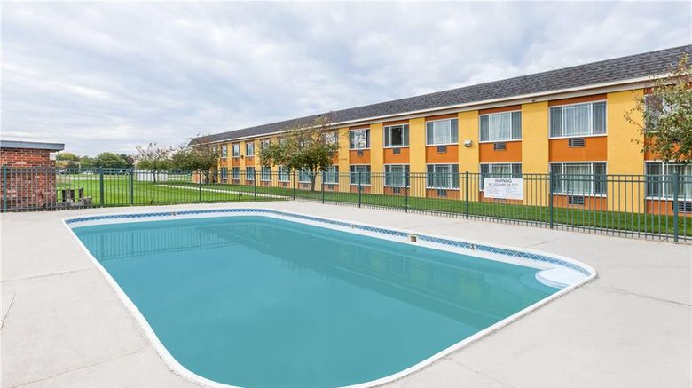 <b>Days Inn Holland Room</b>. Images powered by <a href="https://iceportal.shijigroup.com/" title="IcePortal" target="_blank">IcePortal</a>.