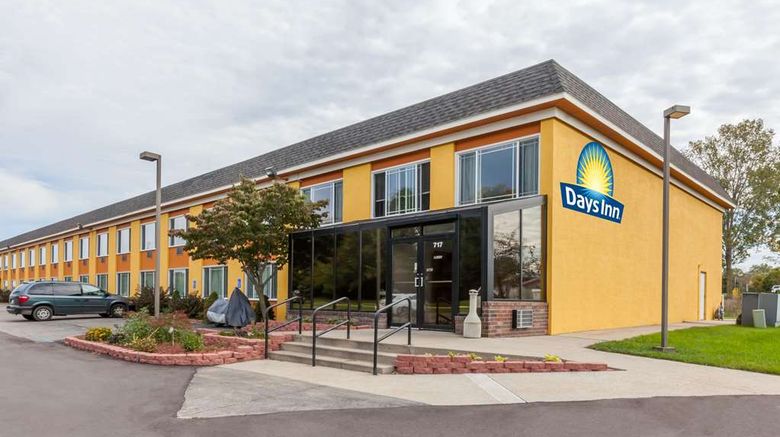 Days Inn Holland Exterior. Images powered by <a href="https://iceportal.shijigroup.com" target="_blank" rel="noopener">Ice Portal</a>.