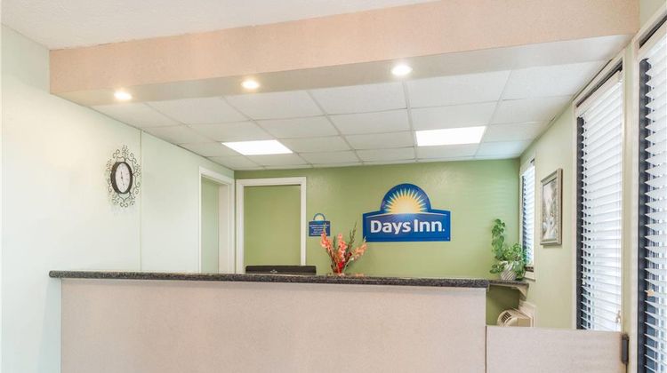 Days Inn - San Marcos Lobby