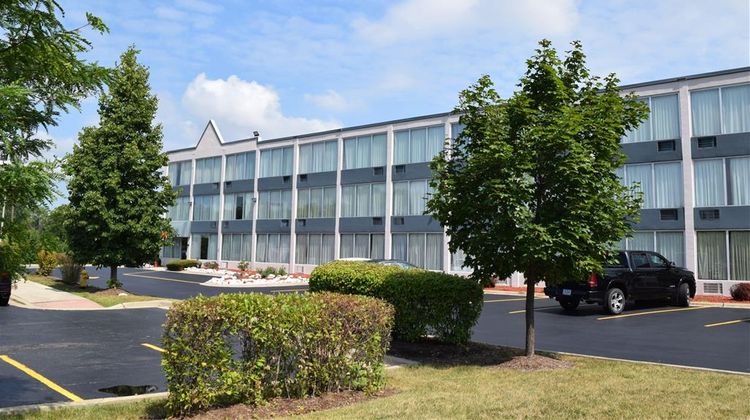 Baymont by Wyndham Addison Exterior