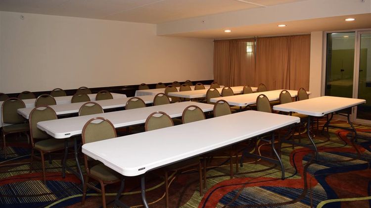Baymont by Wyndham Addison Meeting