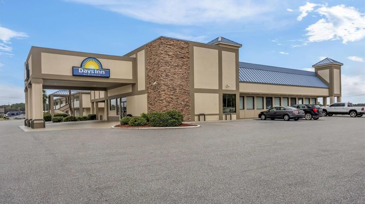 Days Inn by Wyndham Adel Exterior