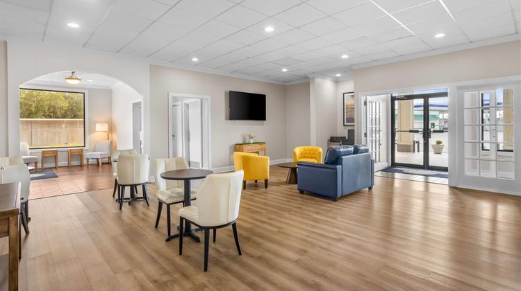 Days Inn by Wyndham Adel Lobby