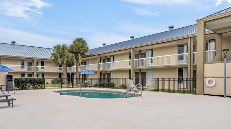 Days Inn by Wyndham Adel Pool