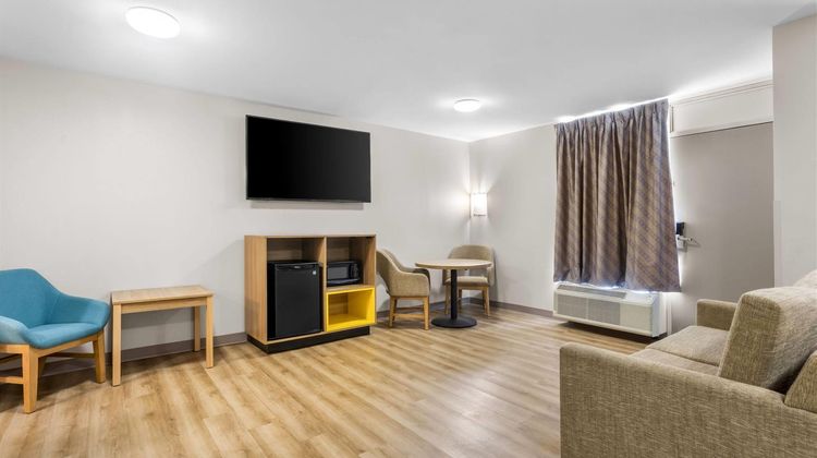 Days Inn by Wyndham Adel Suite